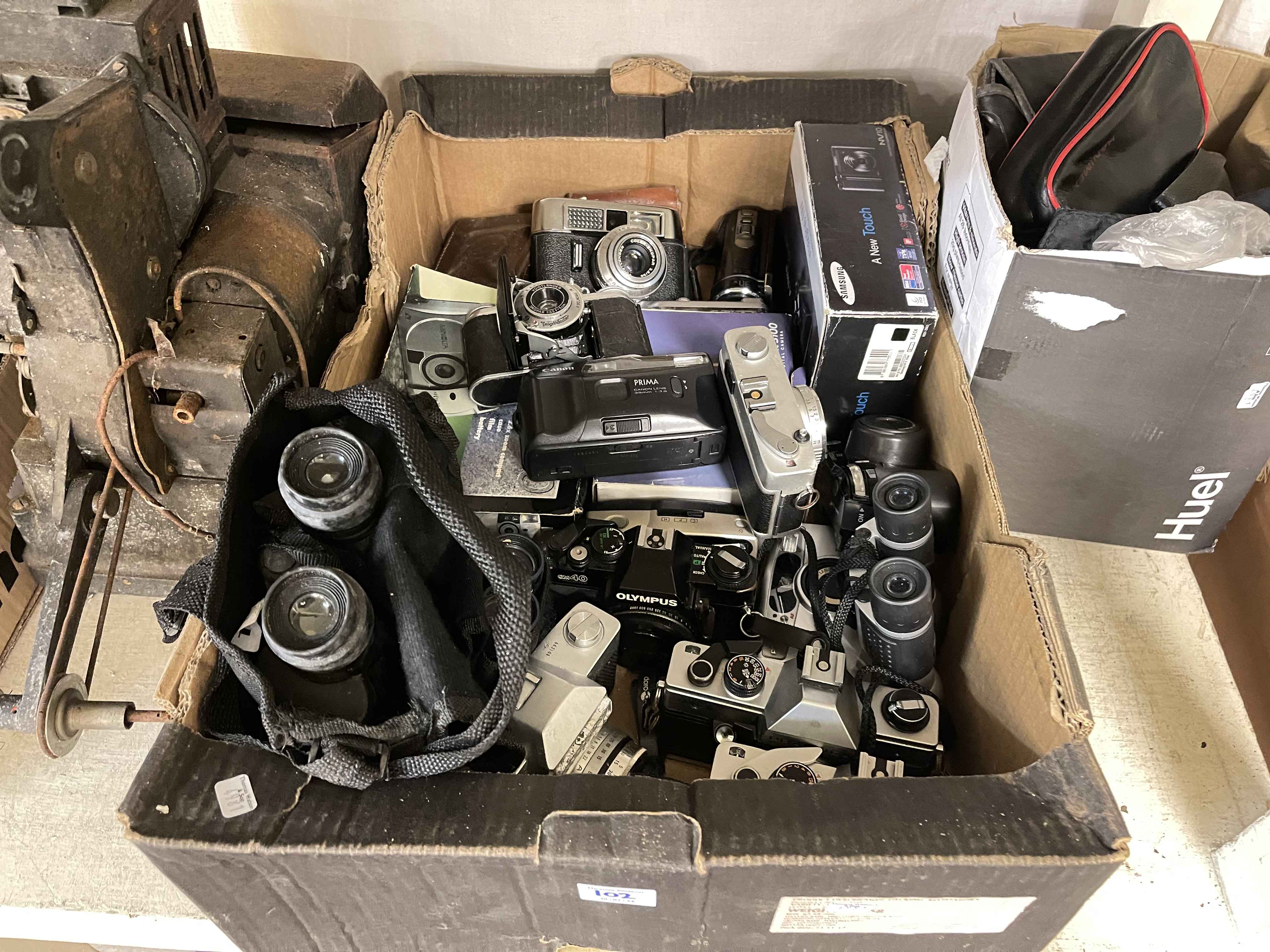 Large collection of cameras and photographic equipment, etc. - Image 2 of 4