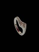 Twist design diamond ring,