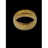 18 carat gold wedding band ring.