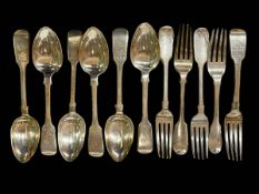 Six Victorian silver dessert spoons and five dessert forks (11).