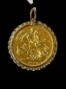 Victorian gold sovereign 1889 in 9 carat gold mount.