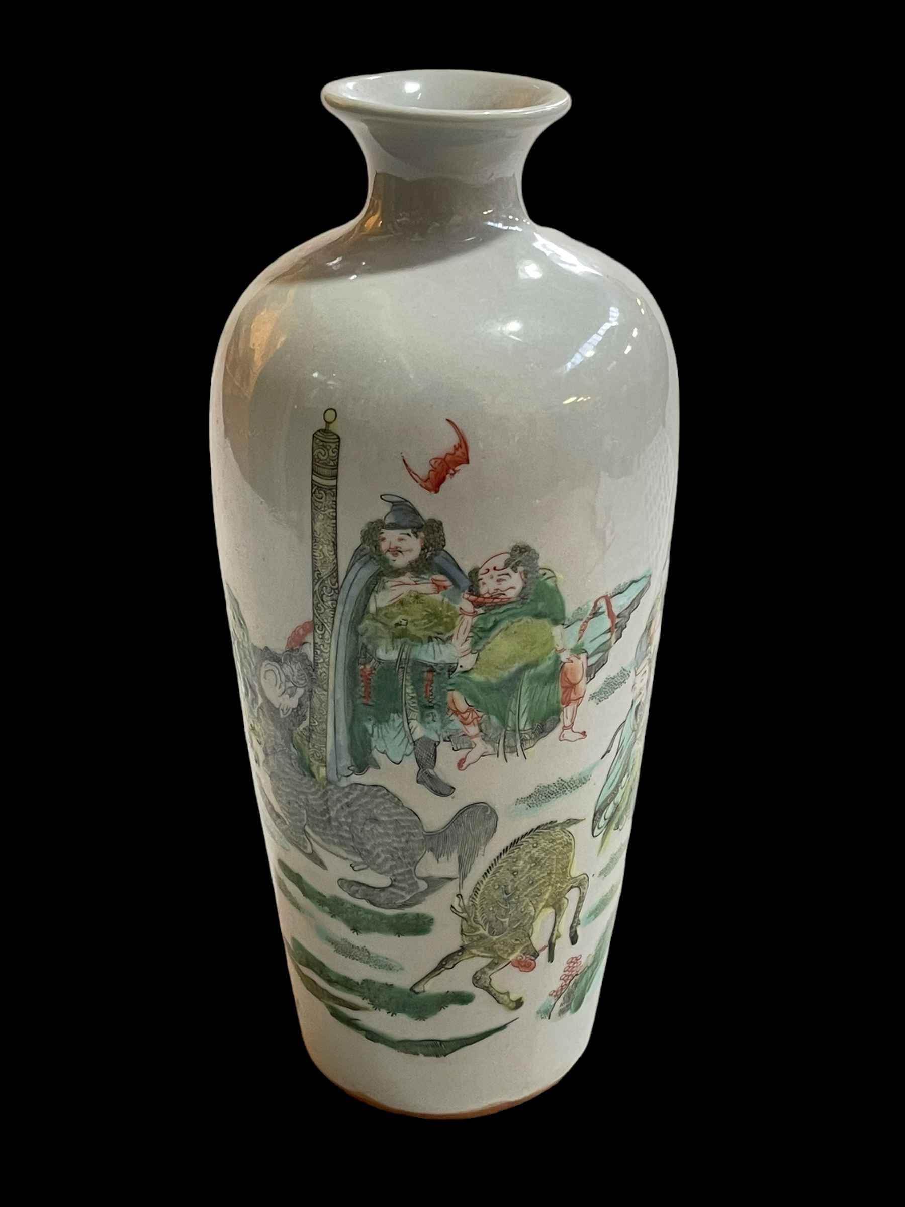 Chinese famille verte vase with decoration of figures, foo dog, deer and bat, 25cm.