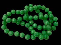 Green jade bead necklace, 80cm.