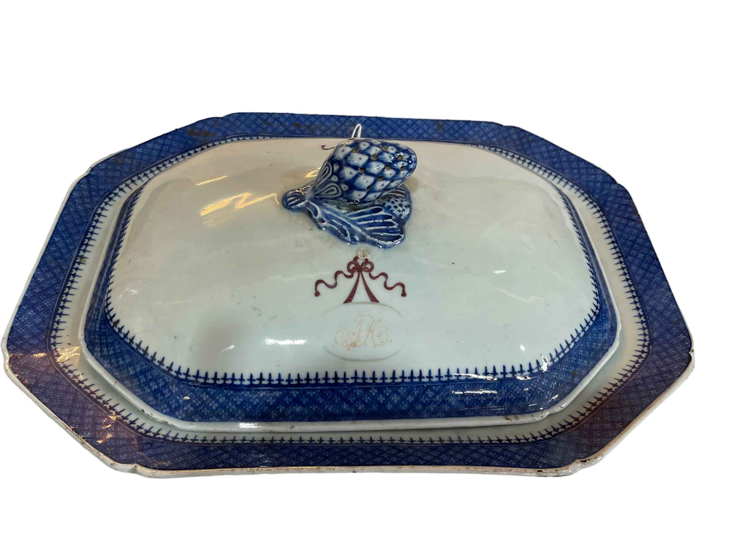 18th Century blue and white tureen and cover, 36cm wide, and pair Japanese vases.