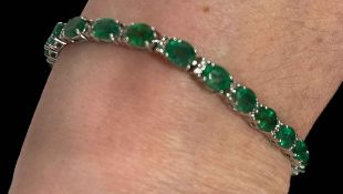 Emerald and diamond 18 carat white gold bracelet, with total emeralds 8.9 carat, 17cm length.