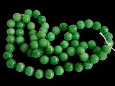 Green jade bead necklace, 80cm length.