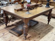 Victorian oak extending dining table on turned legs with two leaves and winder, 73.