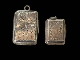 Two small 19th Century silver vinaigrettes, larger one 2.75cm wide, Birmingham 1830 and 1825.