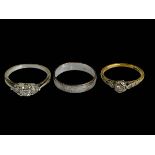 Diamond three stone 14k gold ring, size M, 18 carat diamond ring and gold wedding band (3).