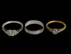 Diamond three stone 14k gold ring, size M, 18 carat diamond ring and gold wedding band (3).