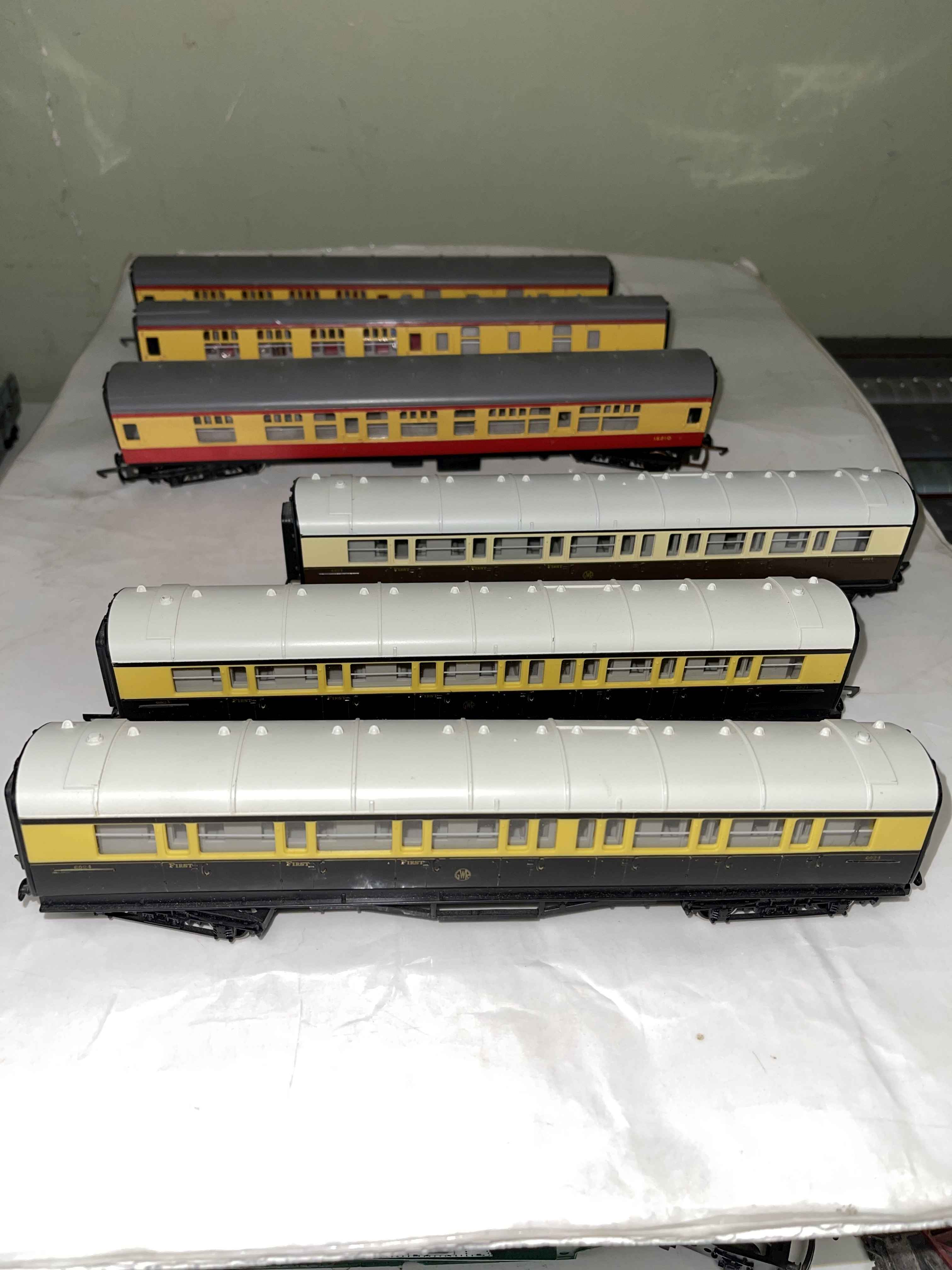 Bachmann, Hornby, Mainline and other coaches, some boxed. - Image 2 of 2