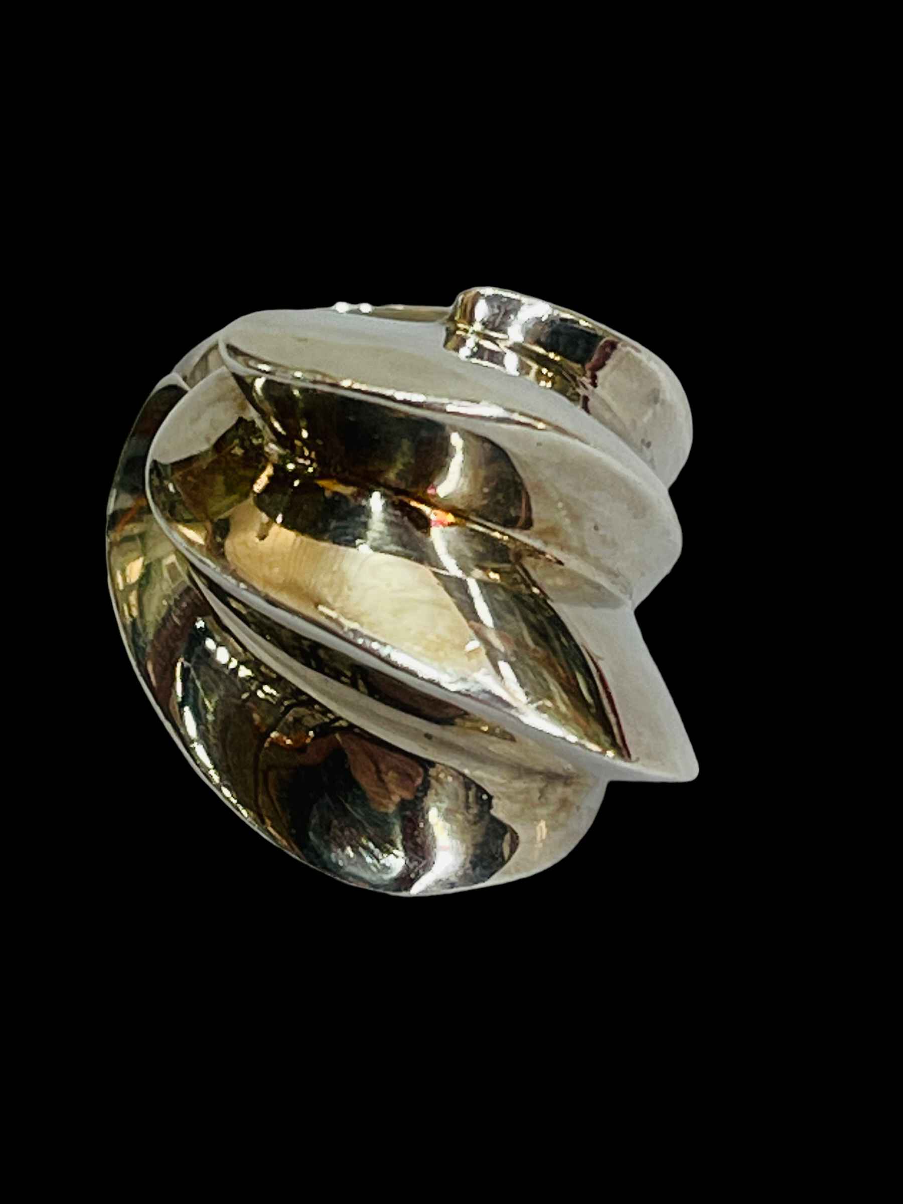 Savanhan silver ring, in Sydney Opera House form, size N.