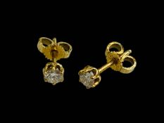 Diamond stud 18 carat gold earrings.