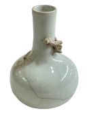 Chinese Qing Dynasty dragon vase with crackle glaze, 19cm.
