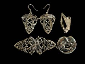 Olga Gori silver jewellery comprising harp and dolphin brooches,