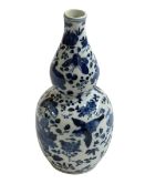 Chinese blue and white double gourd vase with Kangxi four character mark, 20cm.