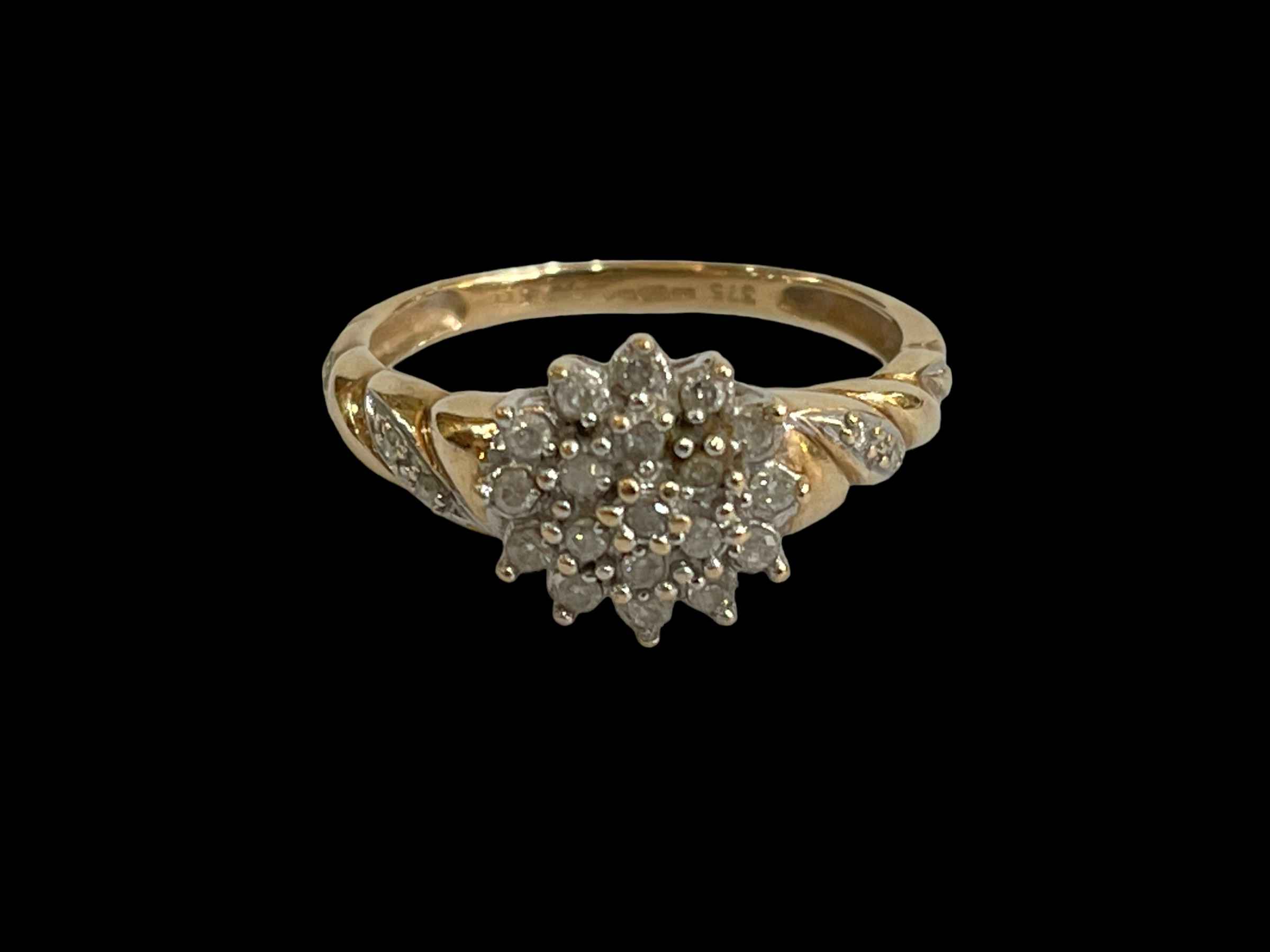 Diamond cluster 9 carat gold ring, size P.