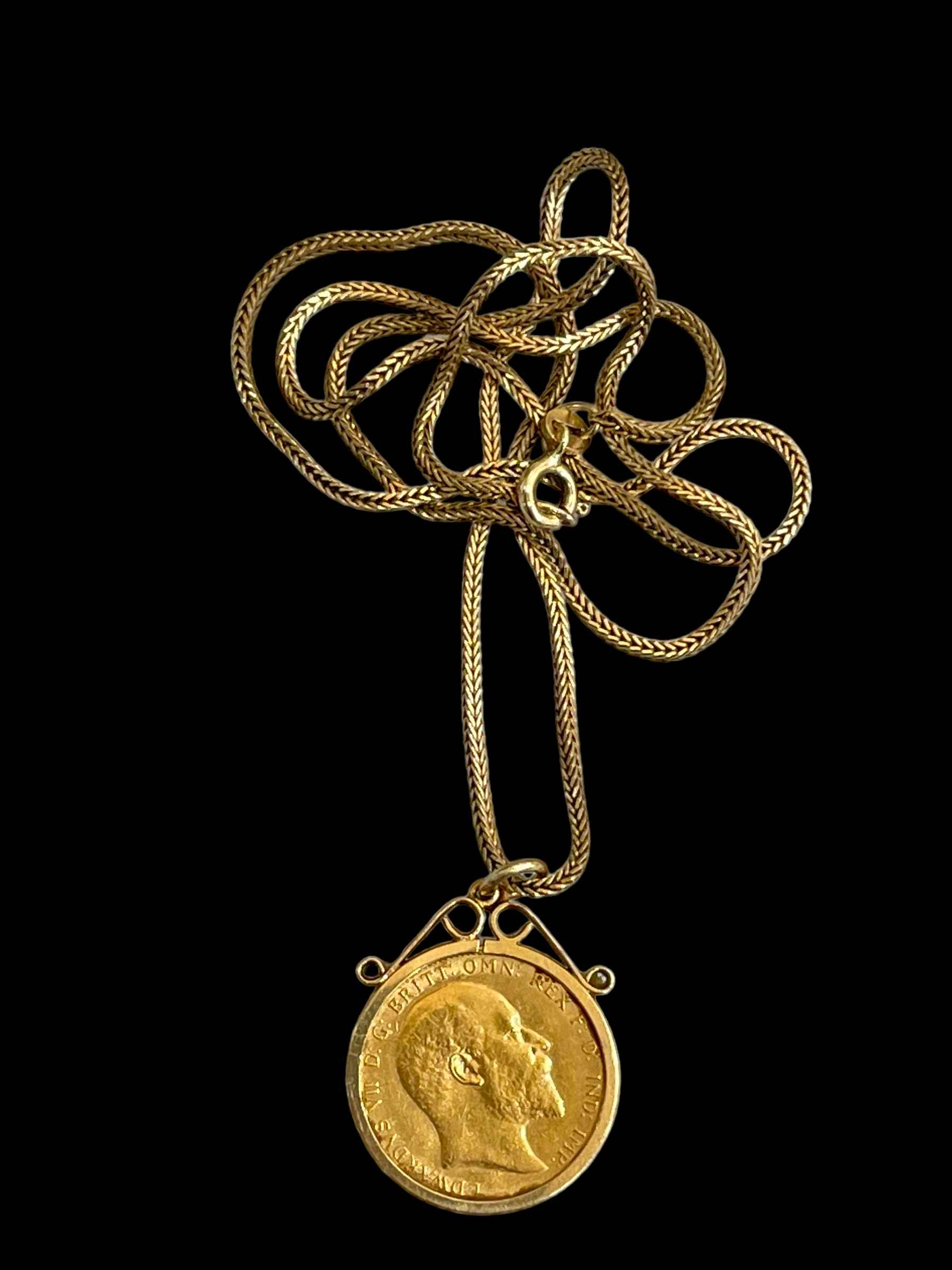 Edward VII gold sovereign, 1903, in mount and with 9 carat gold chain, 52cm length. - Image 2 of 2