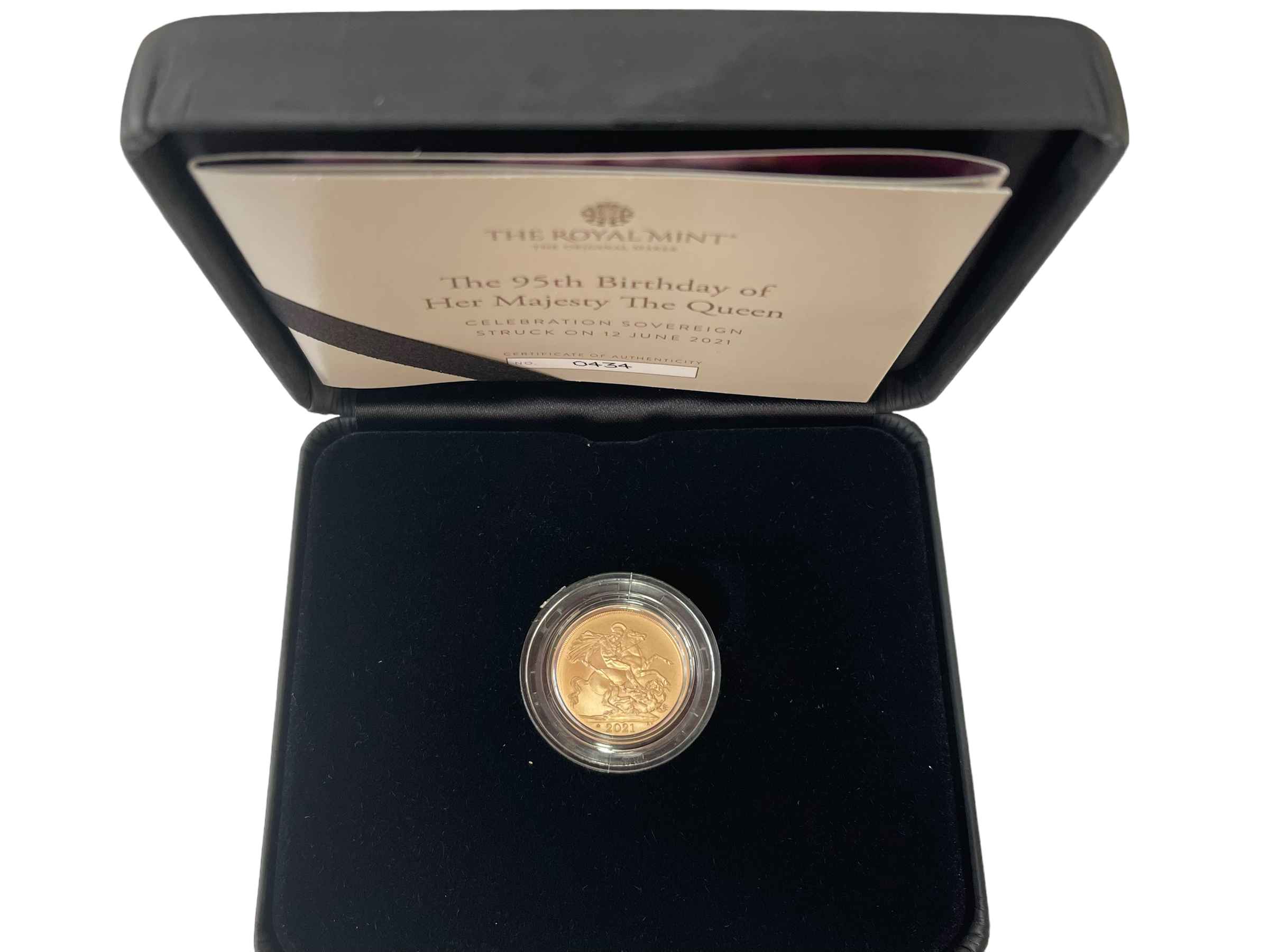 2021 QEII 95th birthday celebration gold sovereign by Royal Mint with COA.