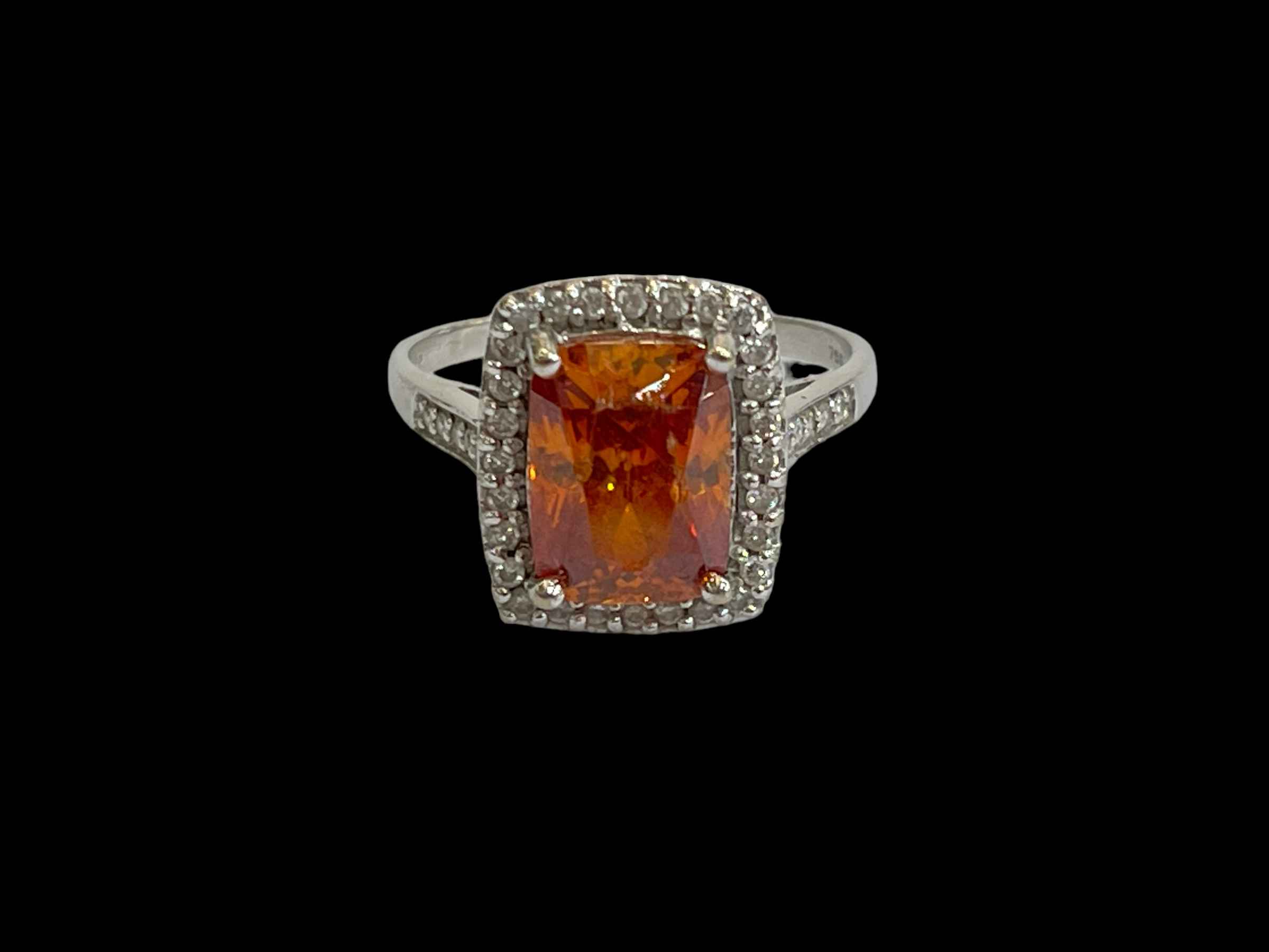 Citrine and diamond 18 carat white gold ring, size S.