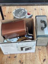 Collection of vintage cameras, Cine camera, slide projector, etc.