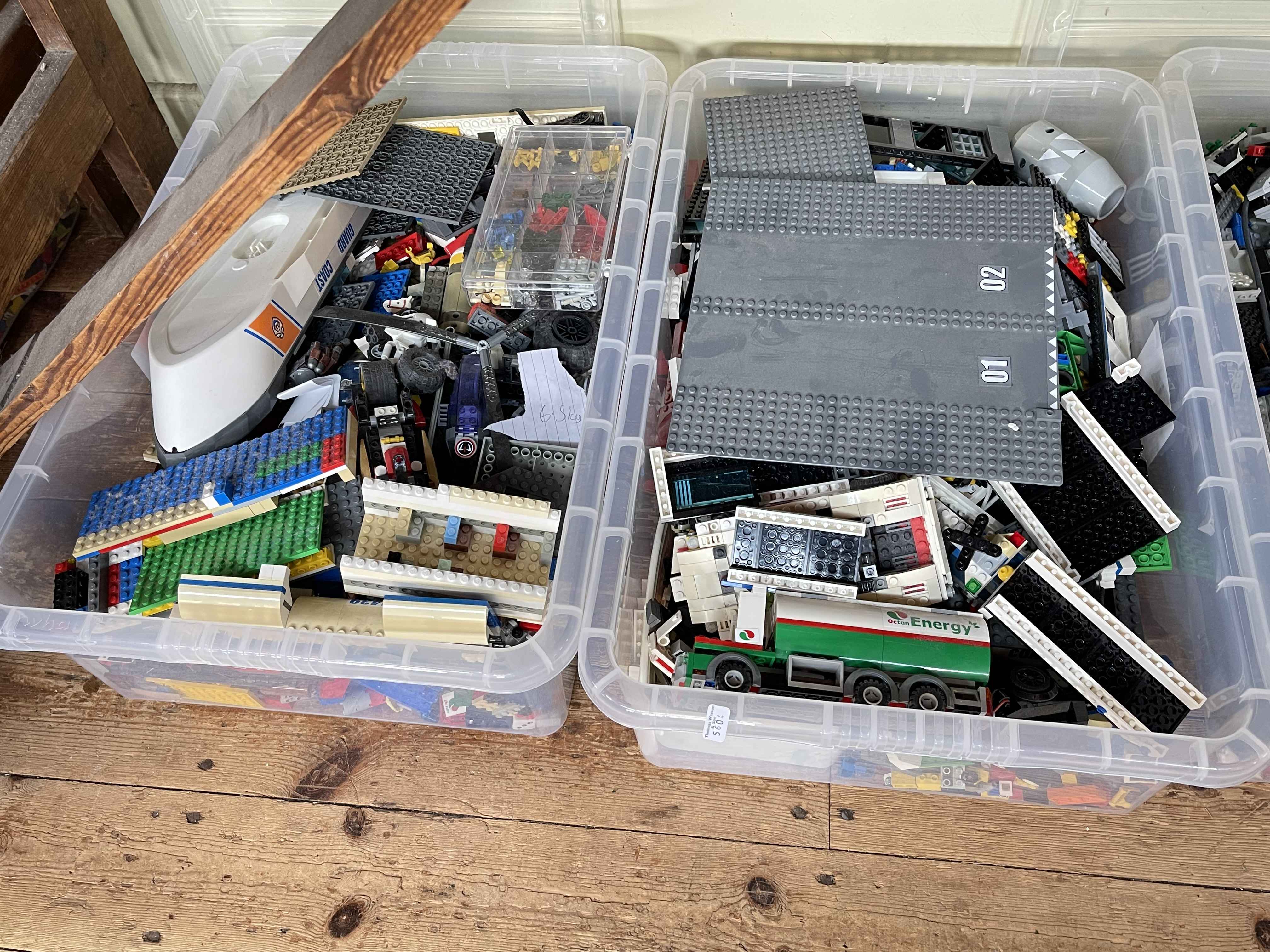 Five boxes of assorted Lego. - Bild 3 aus 3