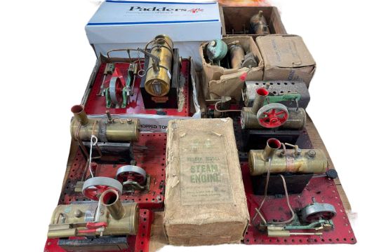 Collection of vintage steam engines including Mamod, together with diecast model vehicles.