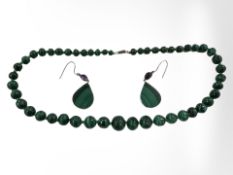 A vintage graduated malachite necklace, length 51 cm,