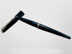 A Parker fountain pen with 14ct gold nib in black case.