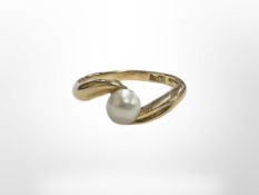 An 18ct yellow gold pearl ring, size G. CONDITION REPORT: 2.5g.