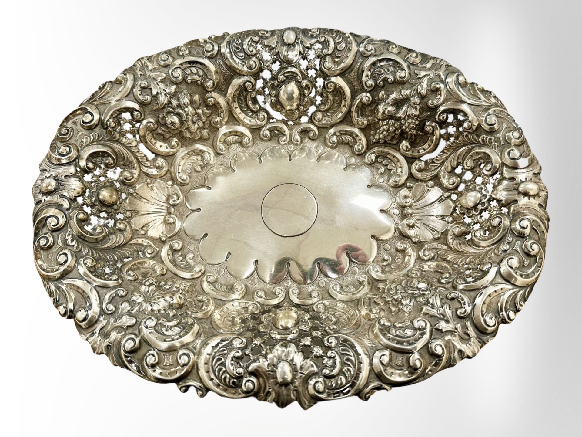 A late Victorian pierced silver oval bowl, Henry Wilkinson, London 1901, width 29.5cm.