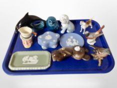 A group of ceramics including Wedgwood Jasperware trinket box, and two shallow plates,