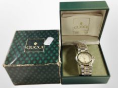 A Gent's stainless steel and gold-plated Gucci quartz wristwatch in box, case 33mm.