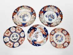 Five late-19th century Japanese Imari scallop-edged plates, largest 27cm diameter.