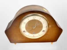 An early 20th-century oak 8-day mantel clock, height 22cm.