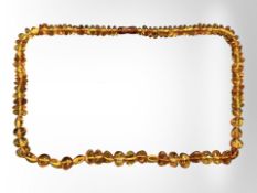 A Baltic amber beaded necklace, 25.1g.