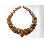 A Baltic amber flat link necklace, 105.