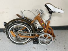 A Roadrunner folding bike (2007) by fashion designer Wayne Hemingway.