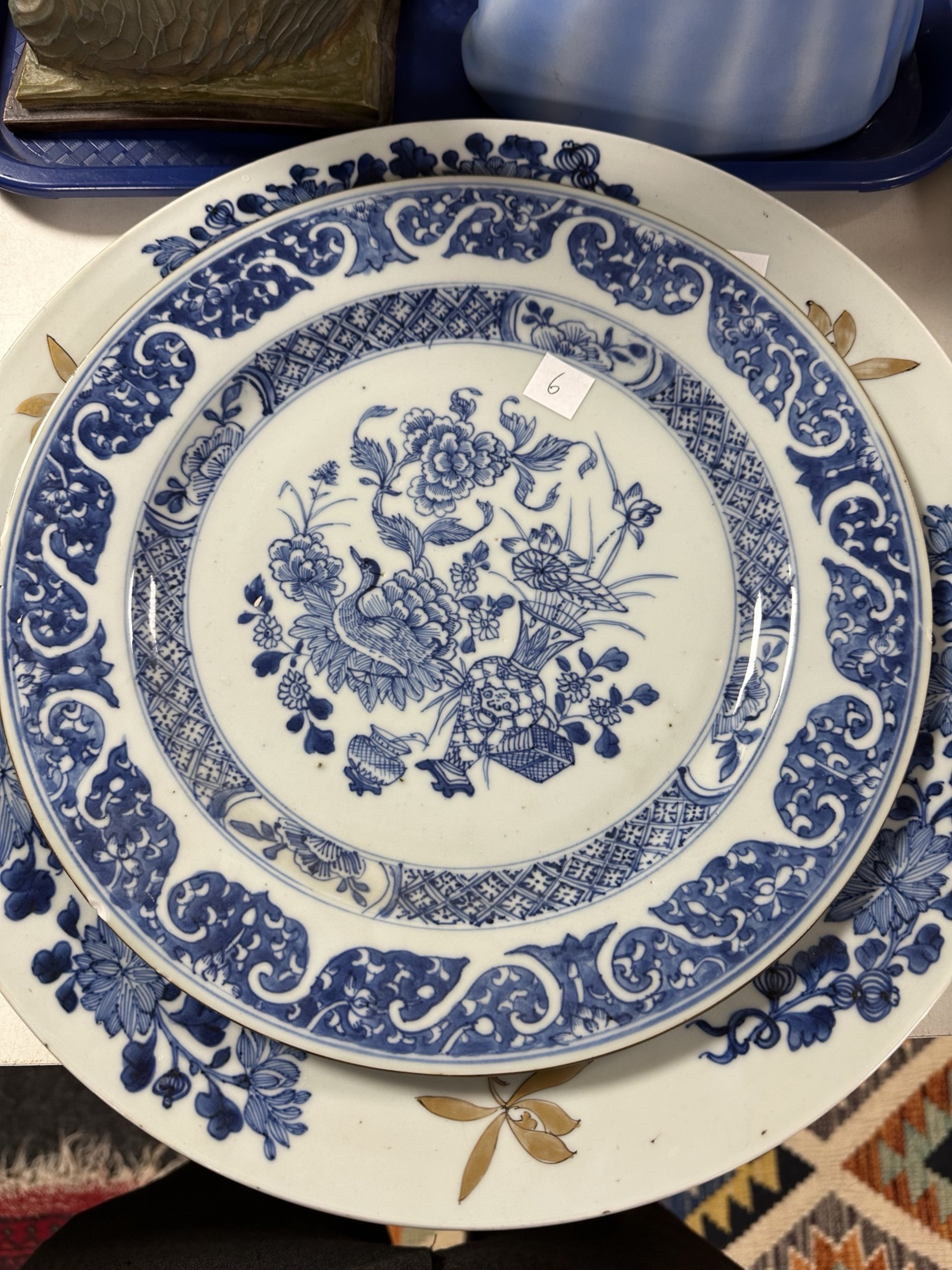 A group of 20th-century Chinese export blue and white porcelain plates, largest 34cm diameter. - Image 14 of 20