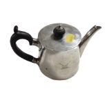 A Victorian silver teapot, London marks, height 12cm. CONDITION REPORT: 548.4g.