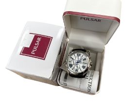 A gentlemen's Pulsar wristwatch, in retail box.