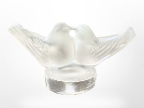 A Lalique kissing doves paperweight, height 4cm, signed 'Lalique France' to base.