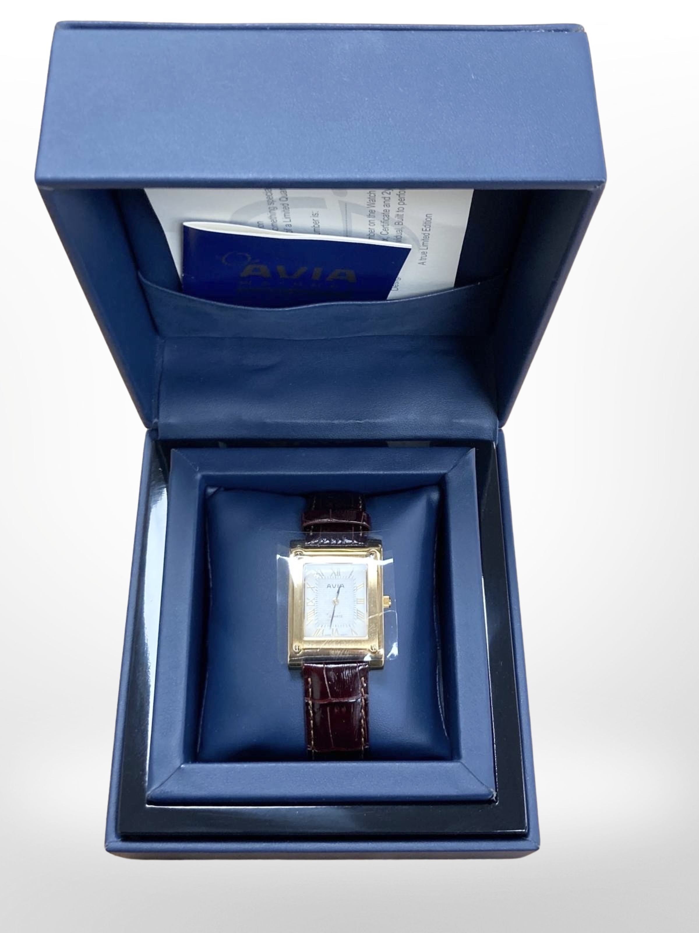 A gentleman's Avia wristwatch in retail box.