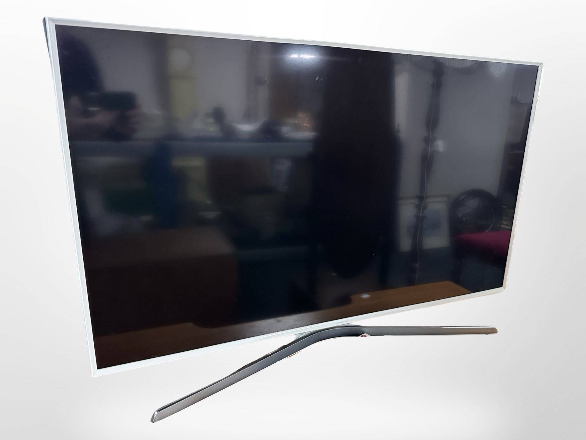 A Samsung 40-inch LCD TV with remote and lead (continental plug).