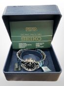 A gent's stainless steel Seiko quartz wristwatch,