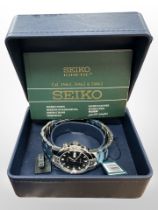 A gent's stainless steel Seiko quartz wristwatch,