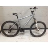 A Saracen Mantra bike, frame 19".