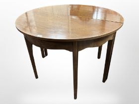 A 19th-century mahogany circular extending dining table, diameter 107cm.