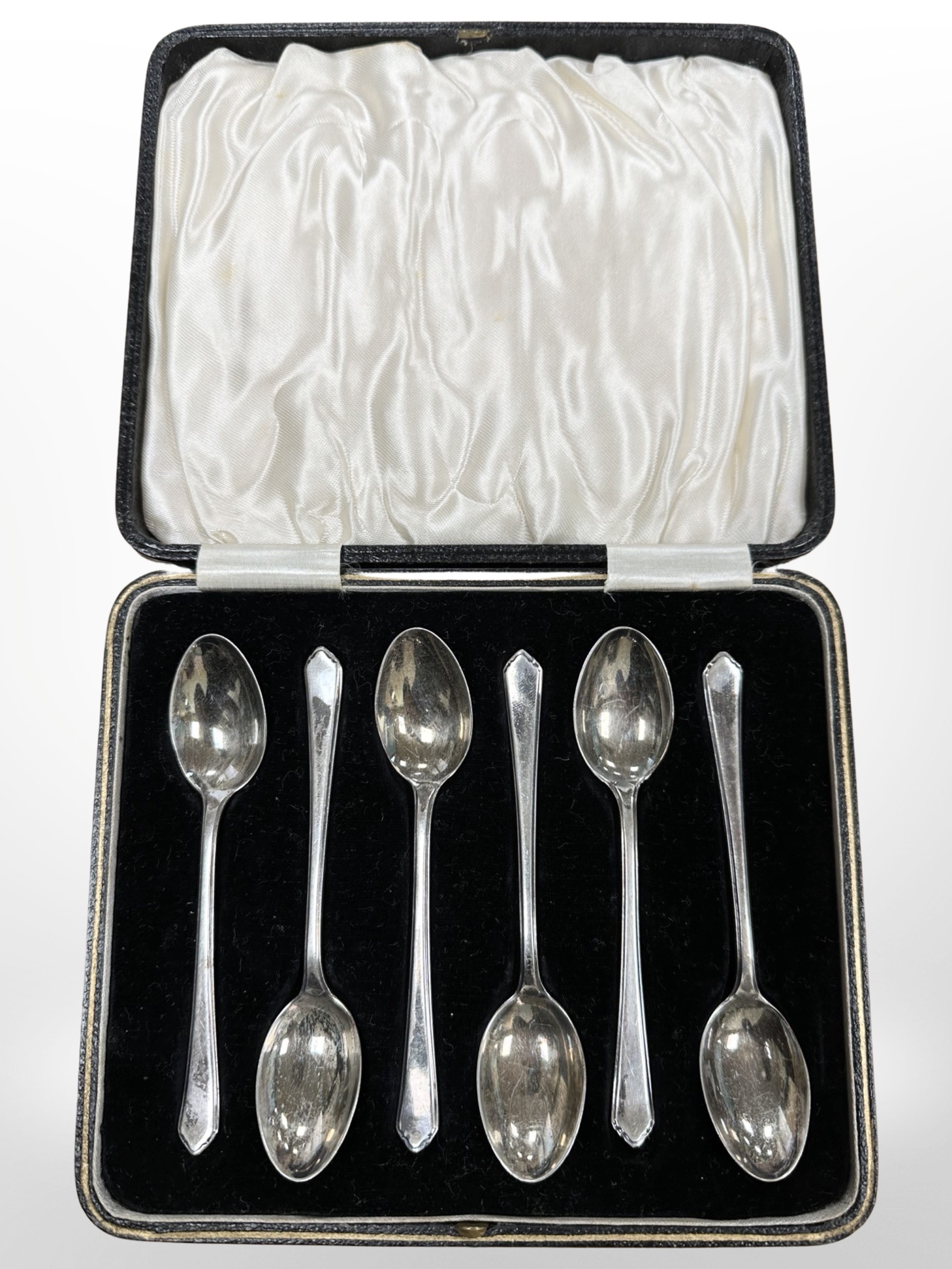 A cased set of six silver teaspoons, Birmingham 1933 CONDITION REPORT: 83.
