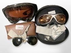 A pair of Rayban Aviator sunglasses, with original case & cloty,